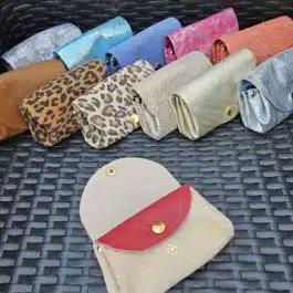 Grand Porte-Monnaie Plum'paillettes en Cuir - Organisation Chic et Éclatante !