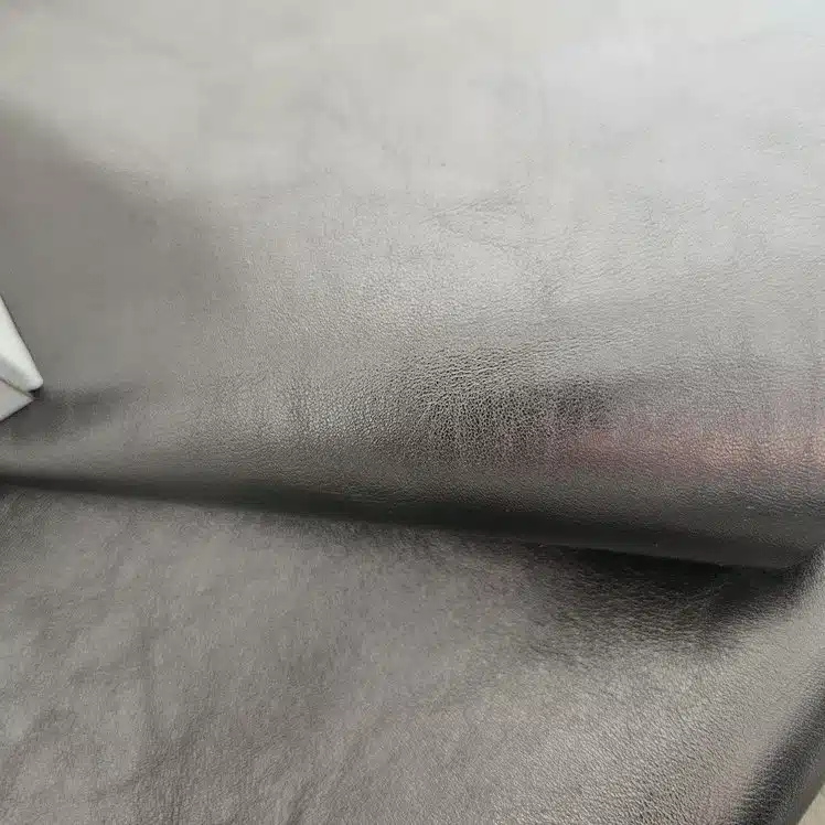 cuir gris anthracite métallisé