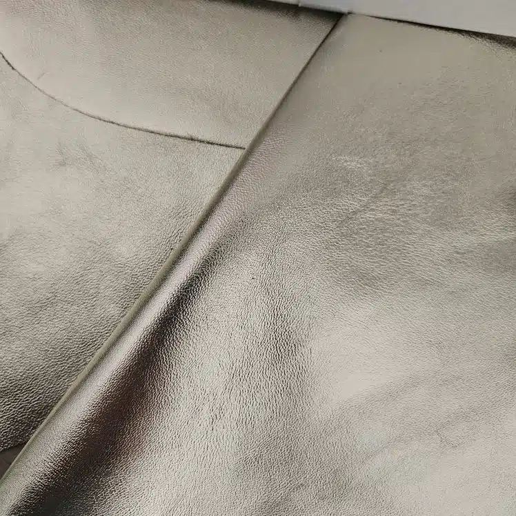 cuir doré clair métallisé